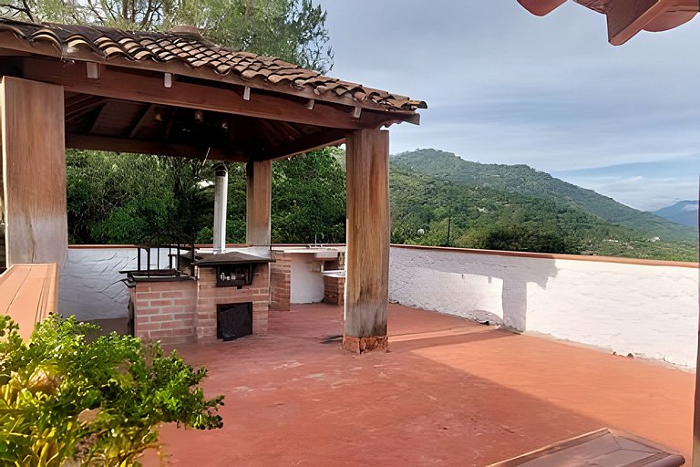 Finca con piscina y cancha en Copacabana Antioquia