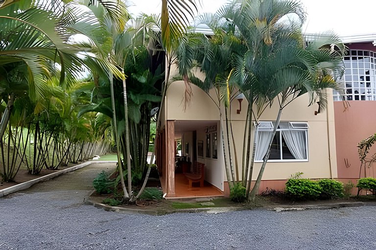 Finca con piscina y cancha en Copacabana Antioquia