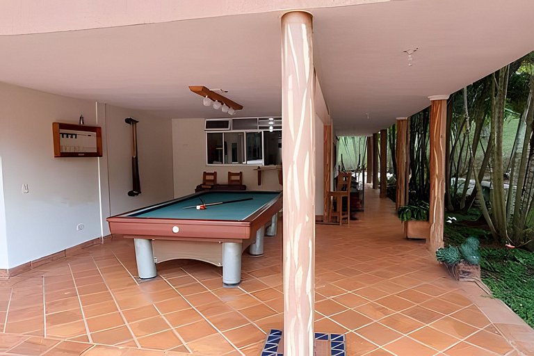 Finca con piscina y cancha en Copacabana Antioquia