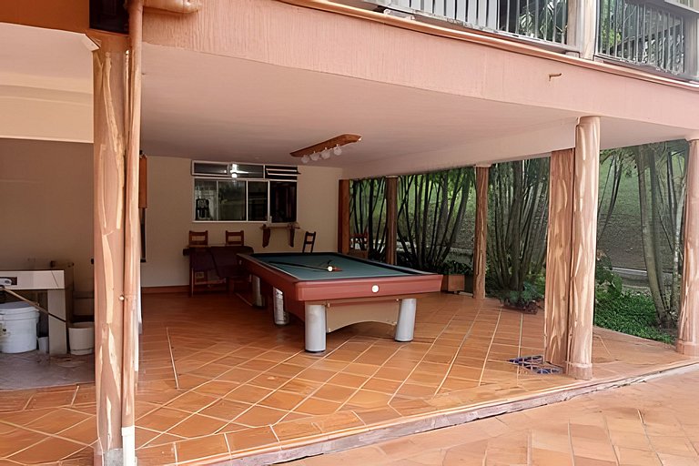 Finca con piscina y cancha en Copacabana Antioquia