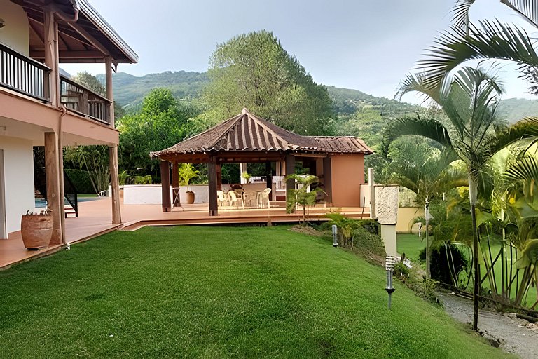 Finca con piscina y cancha en Copacabana Antioquia