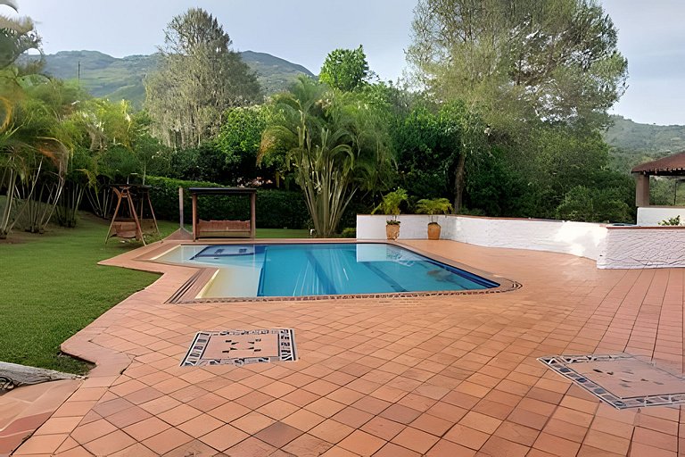 Finca con piscina y cancha en Copacabana Antioquia