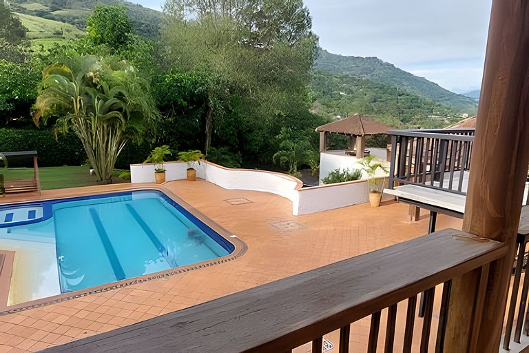 Finca con piscina y cancha en Copacabana Antioquia