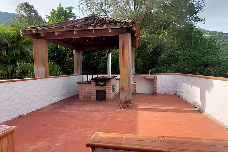 Finca con piscina y cancha en Copacabana Antioquia