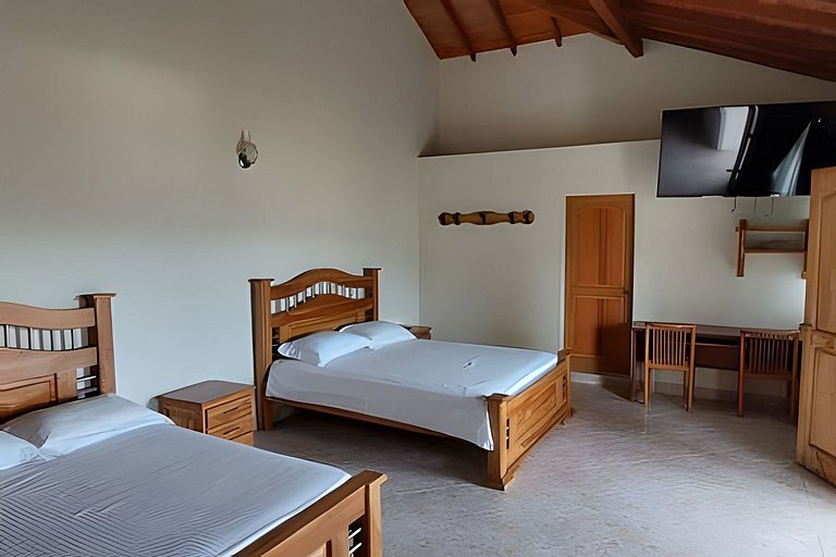 Finca con piscina y cancha en Copacabana Antioquia