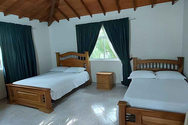 Finca con piscina y cancha en Copacabana Antioquia