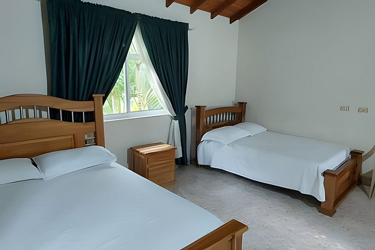 Finca con piscina y cancha en Copacabana Antioquia