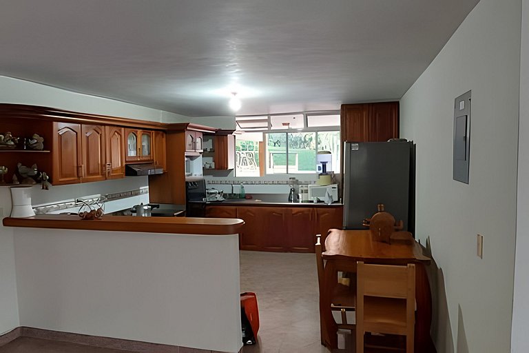 Finca con piscina y cancha en Copacabana Antioquia