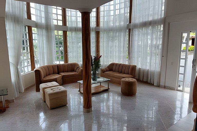 Finca con piscina y cancha en Copacabana Antioquia