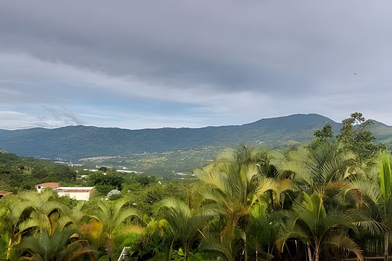 Finca con piscina y cancha en Copacabana Antioquia