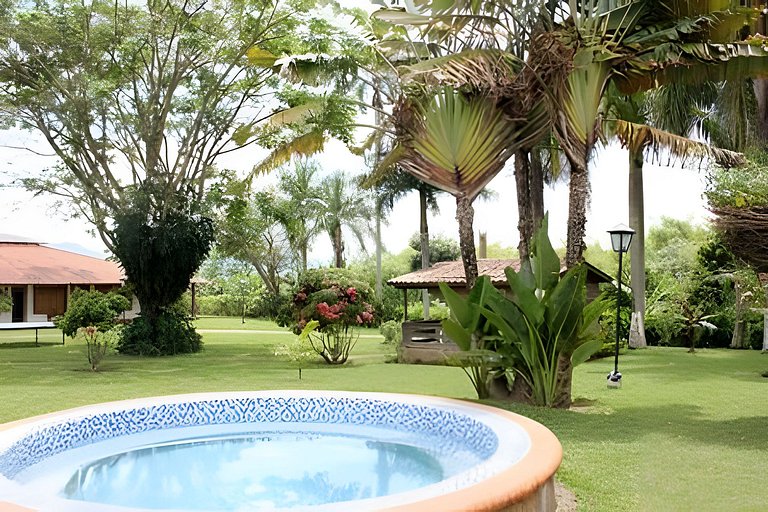 Villa con piscina cerca al parque del Café Quindio