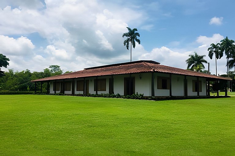 Villa con piscina cerca al parque del Café Quindio