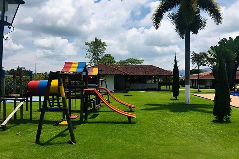 Villa con piscina cerca al parque del Café Quindio