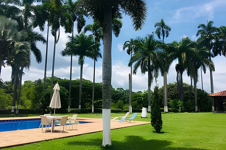 Villa con piscina cerca al parque del Café Quindio