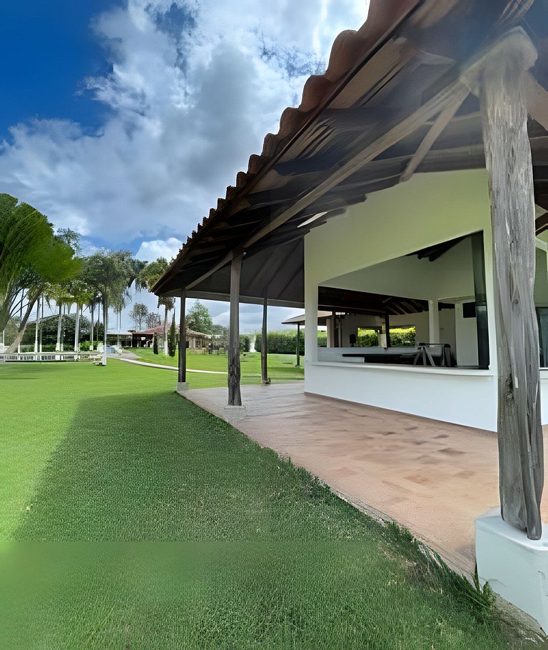 Villa con piscina cerca al parque del Café Quindio