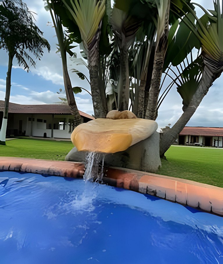 Villa con piscina cerca al parque del Café Quindio