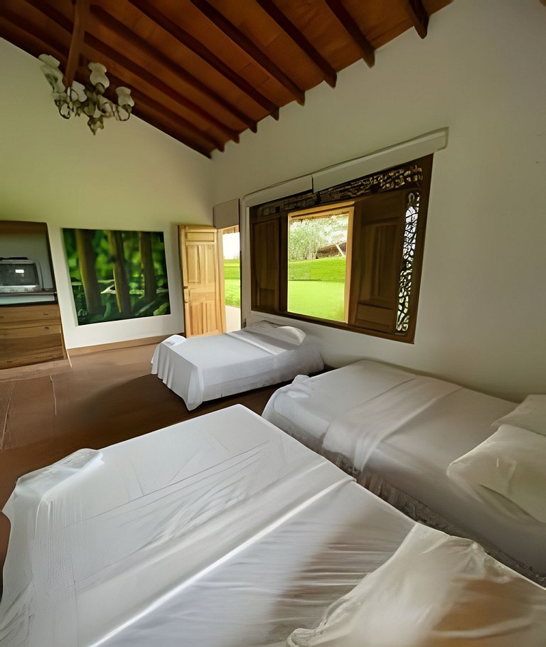 Villa con piscina cerca al parque del Café Quindio