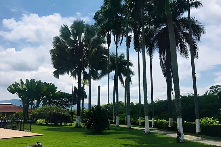 Villa con piscina cerca al parque del Café Quindio