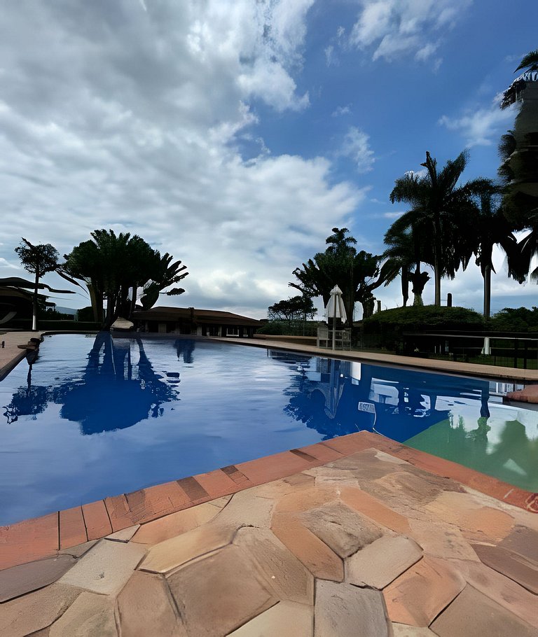 Villa con piscina cerca al parque del Café Quindio