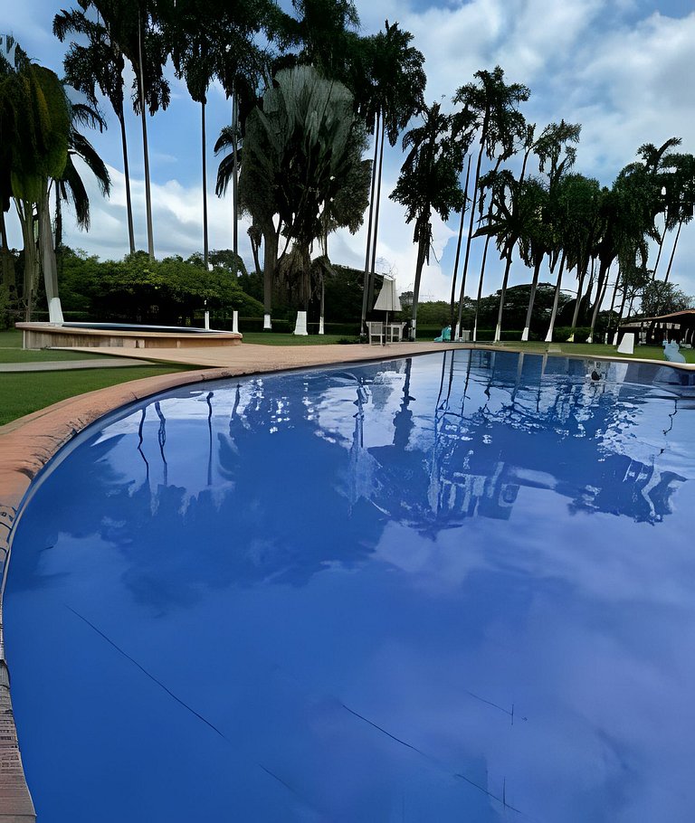 Villa con piscina cerca al parque del Café Quindio