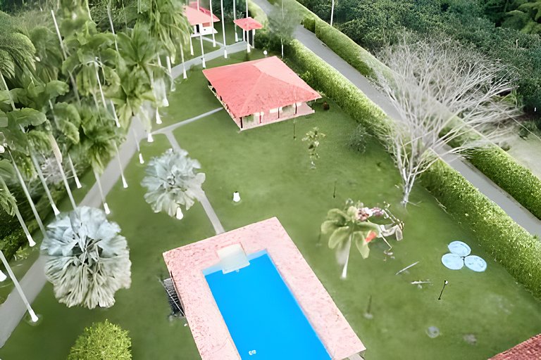Villa con piscina cerca al parque del Café Quindio