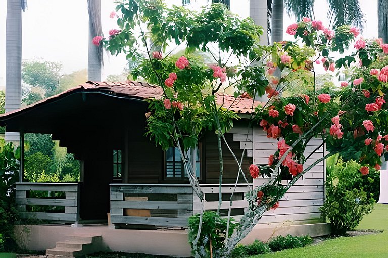 Villa con piscina cerca al parque del Café Quindio