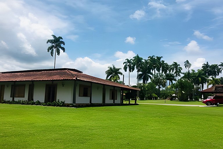 Villa con piscina cerca al parque del Café Quindio
