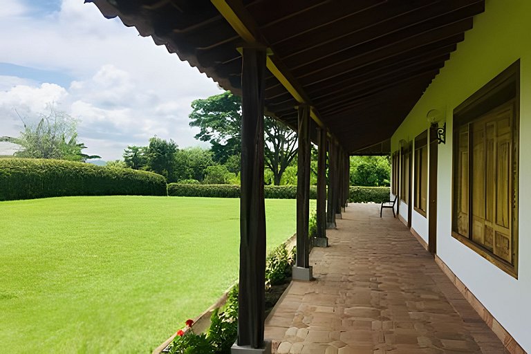 Villa con piscina cerca al parque del Café Quindio