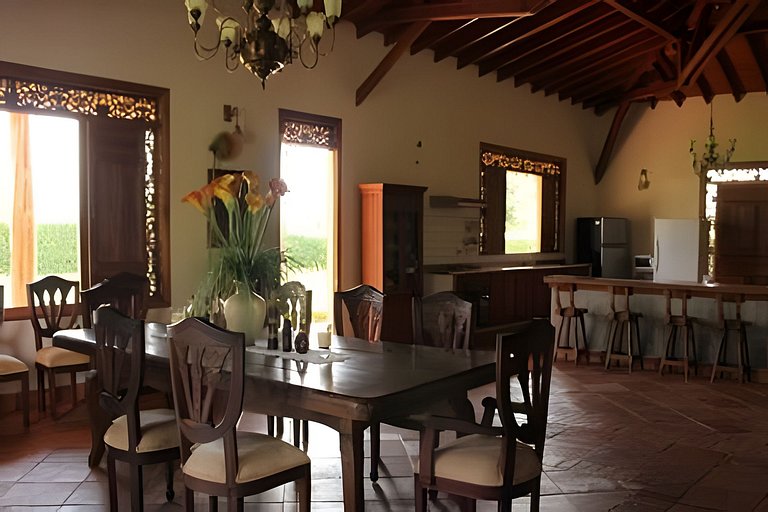 Villa con piscina cerca al parque del Café Quindio