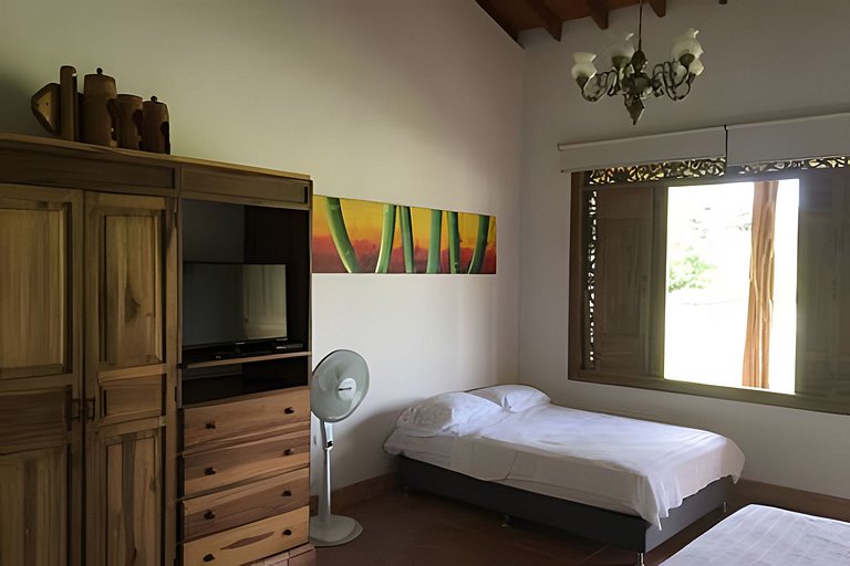 Villa con piscina cerca al parque del Café Quindio