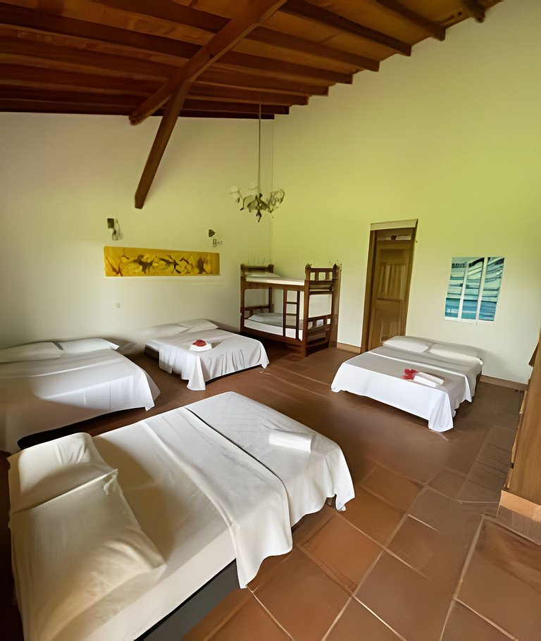 Villa con piscina cerca al parque del Café Quindio