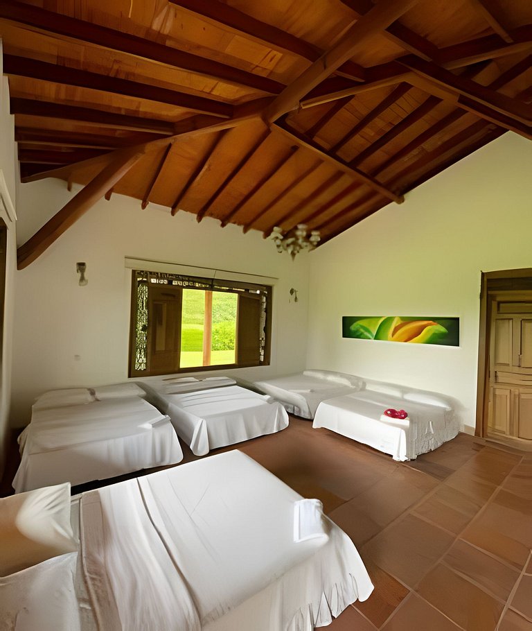 Villa con piscina cerca al parque del Café Quindio