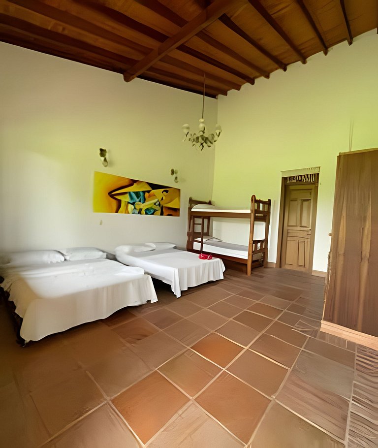 Villa con piscina cerca al parque del Café Quindio