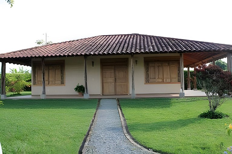 Villa con piscina cerca al parque del Café Quindio
