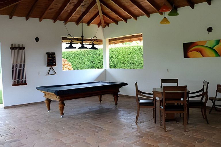 Villa con piscina cerca al parque del Café Quindio