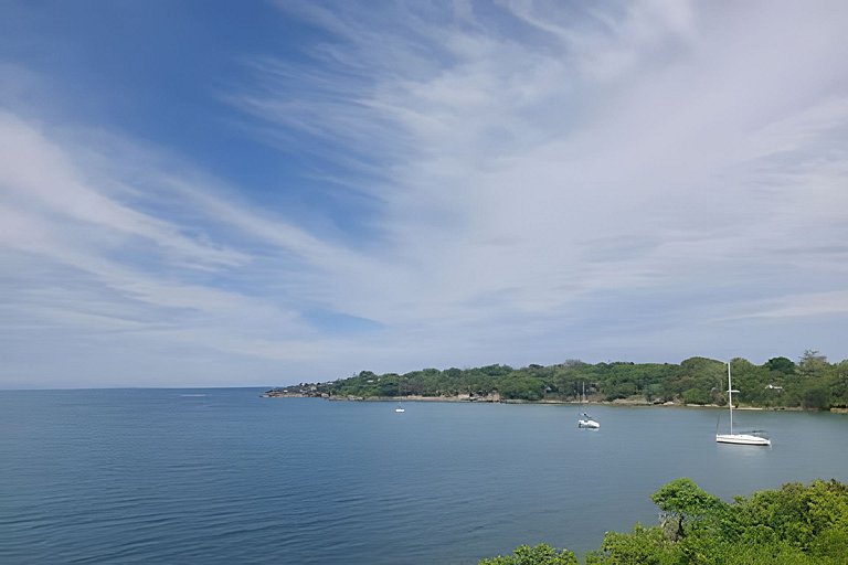 Cabaña ecológica frente al mar en isla fuerte