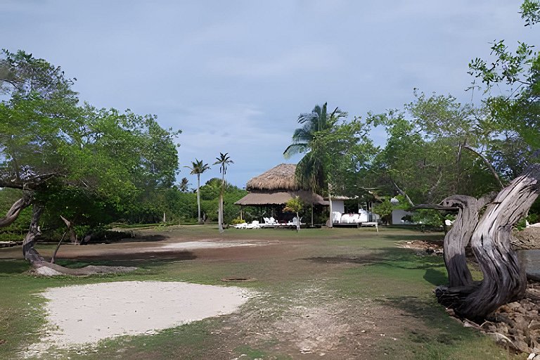 Cabaña ecológica frente al mar en isla fuerte