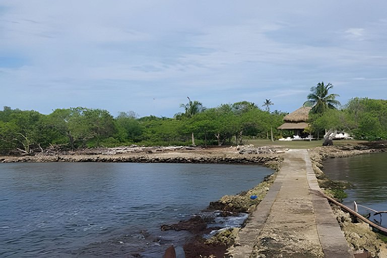 Cabaña ecológica frente al mar en isla fuerte