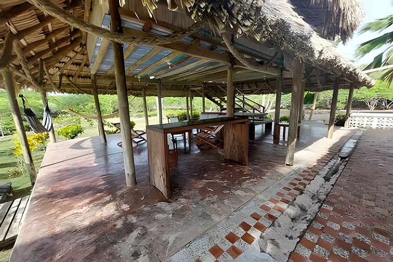 Cabaña ecológica frente al mar en isla fuerte