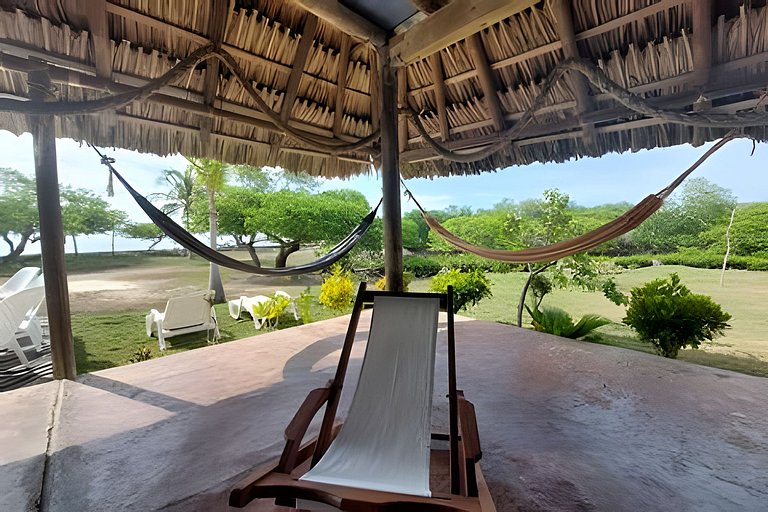 Cabaña ecológica frente al mar en isla fuerte