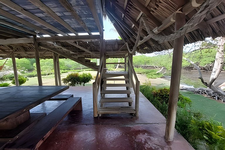 Cabaña ecológica frente al mar en isla fuerte
