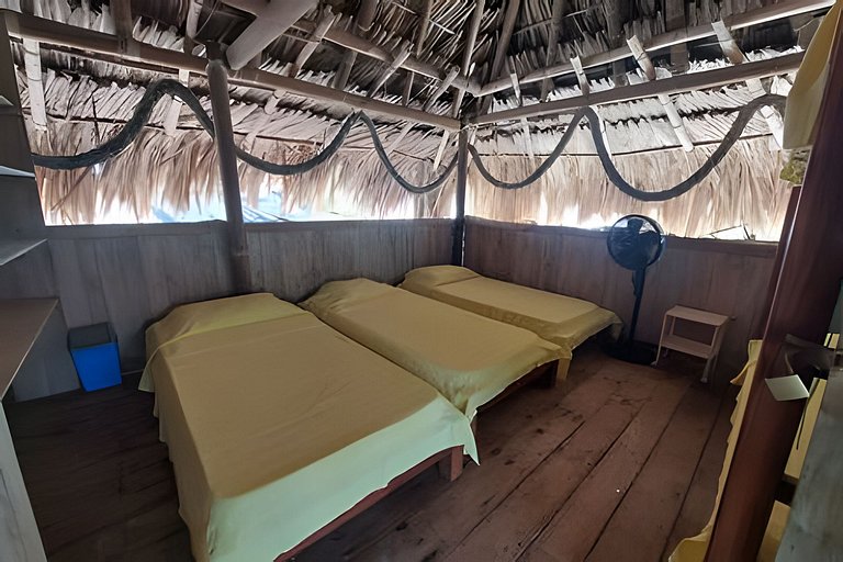Cabaña ecológica frente al mar en isla fuerte