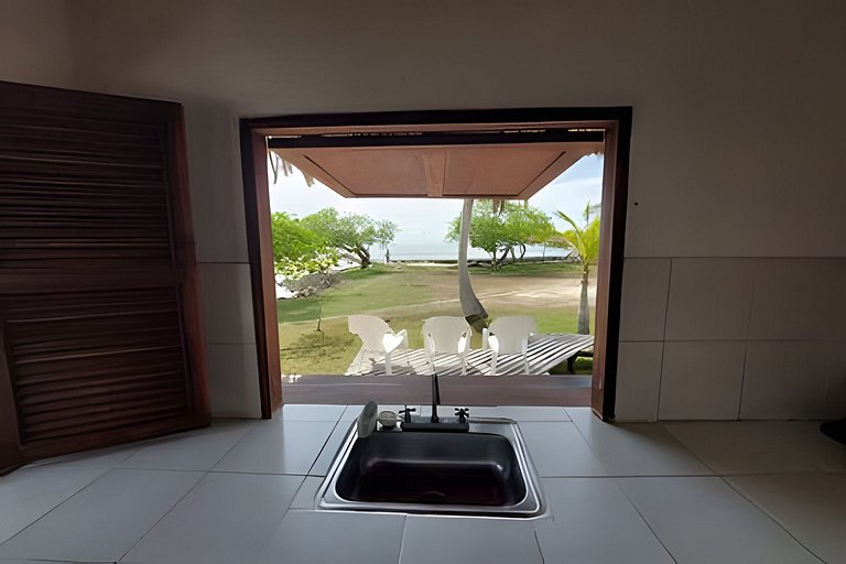 Cabaña ecológica frente al mar en isla fuerte