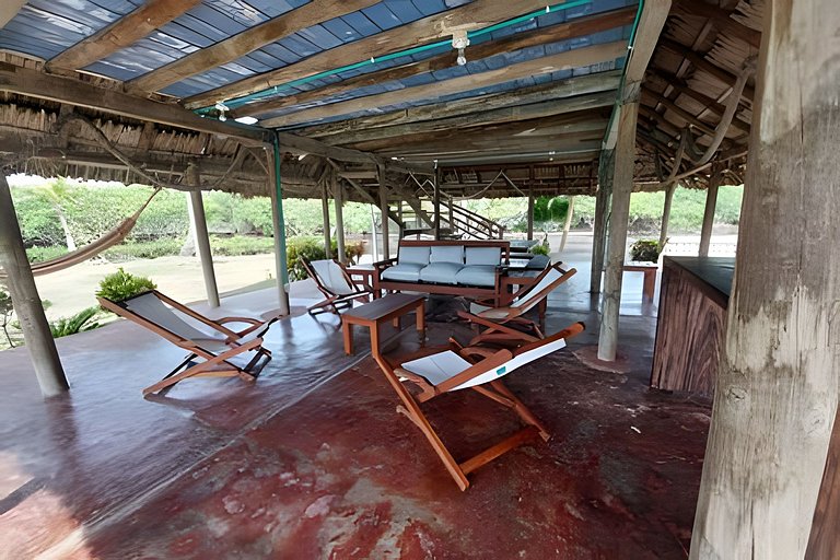 Cabaña ecológica frente al mar en isla fuerte