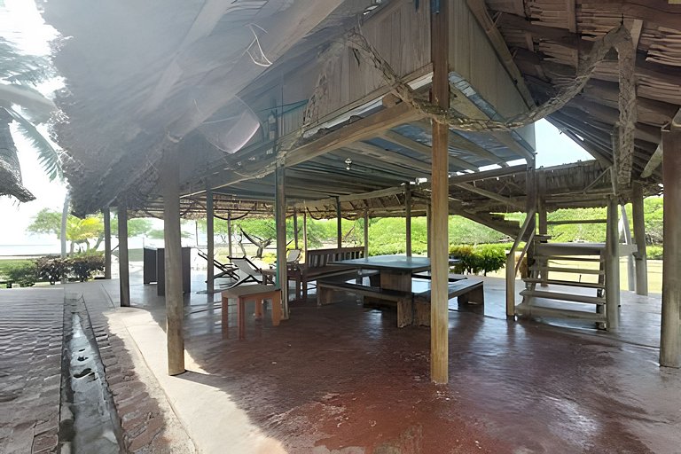 Cabaña ecológica frente al mar en isla fuerte