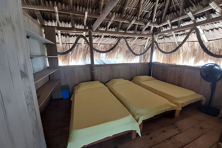 Cabaña ecológica frente al mar en isla fuerte
