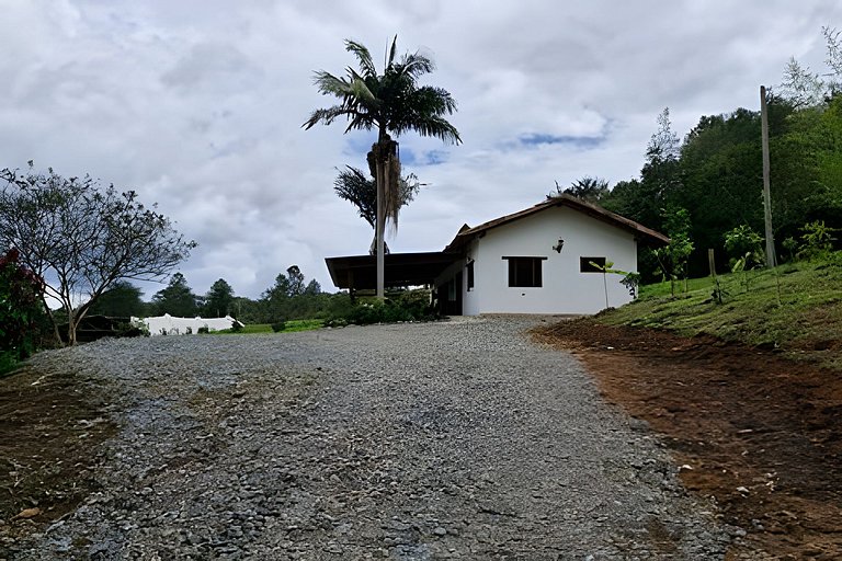 Chalet campestre cerca a Llanogrande