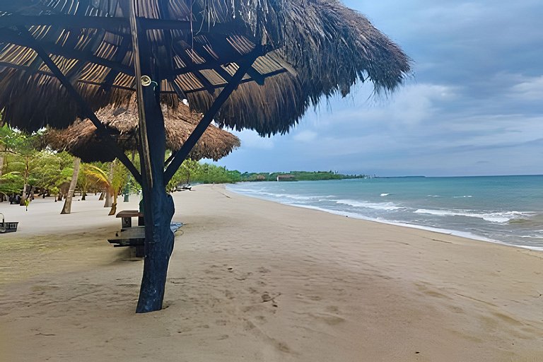 Villa independiente con playa privada en el Calao