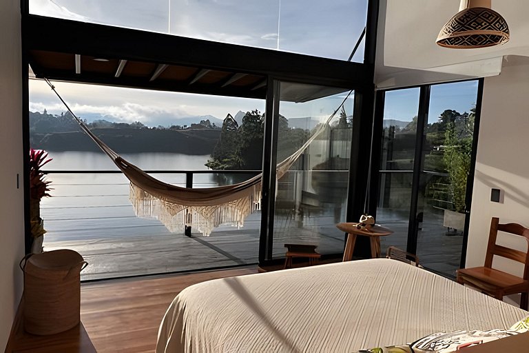 Villa frente a la represa vista a piedra del peñol