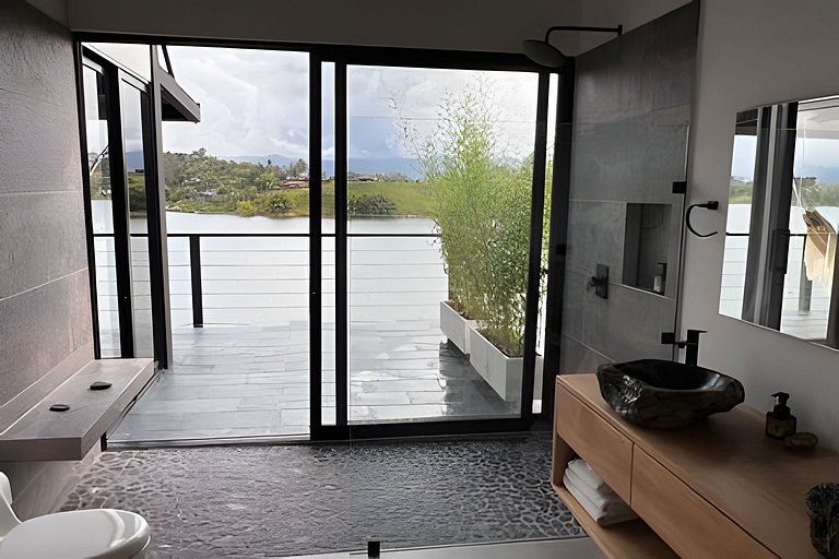 Villa frente a la represa vista a piedra del peñol